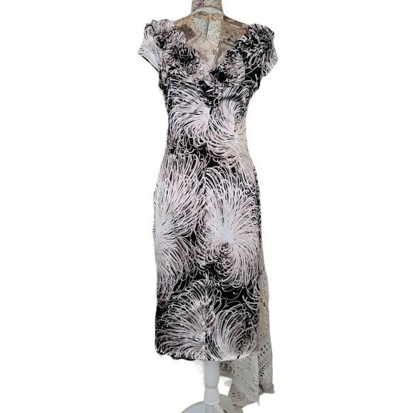 Maggie London NEW Neutral Black & White Tight Hugging Ruffled Top V Neck Dress - Picture 7 of 12